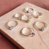 ZILVEREN RING MET BAGUETTE GELE CITRIEN MAAT 16